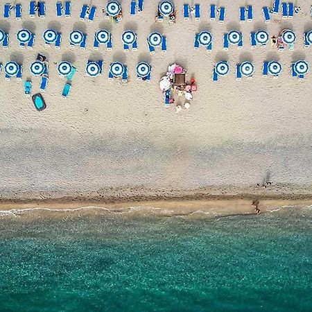 Club Esse Aquilia Beach Village Badolato Marina Exterior photo