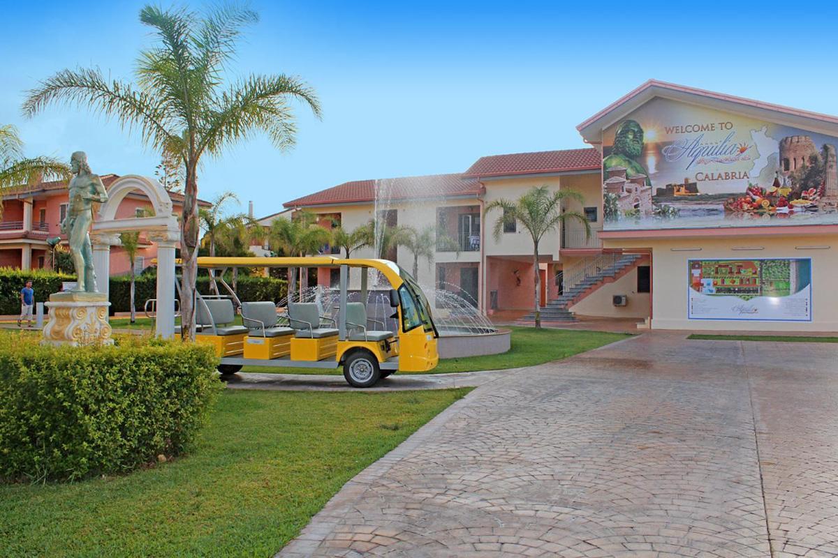 Club Esse Aquilia Beach Village Badolato Marina Exterior photo